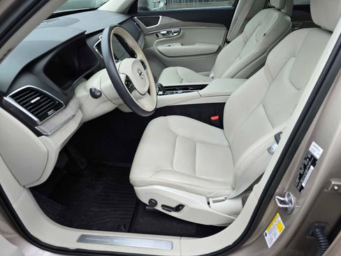 Certified 2023 Volvo XC90 T8 Plus w/ Protection Package Premier image 20