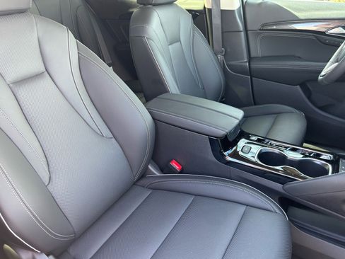Used 2023 Buick Envision Essence image 27