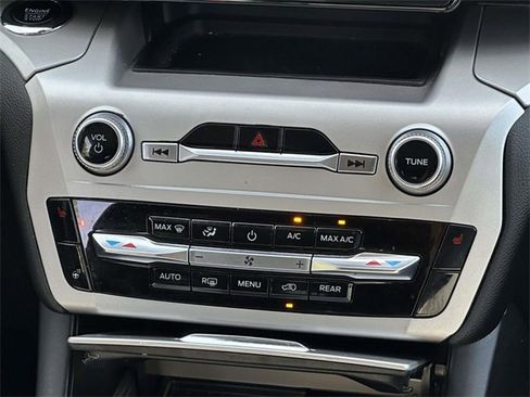 Used 2022 Ford Explorer XLT w/ Equipment Group 202A image 13