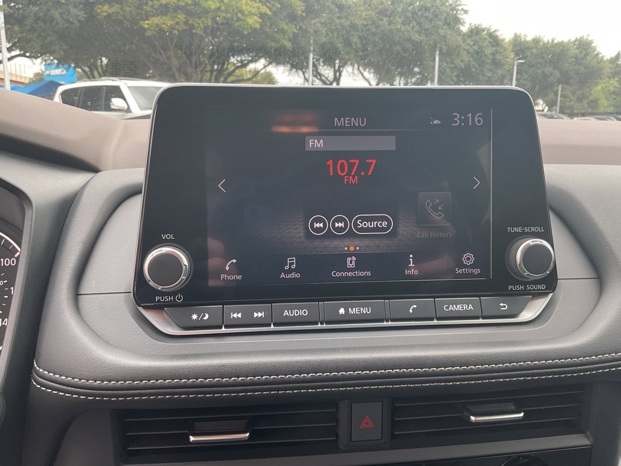 Used 2023 Nissan Rogue SV FWD image 32