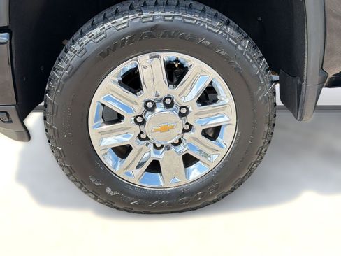 Used 2024 Chevrolet Silverado 2500 High Country w/ Technology Package AWD/4WD image 11