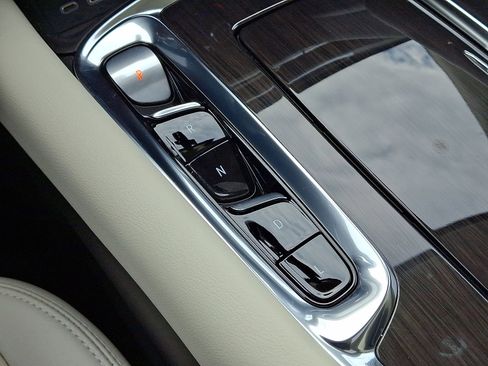 Certified 2024 Buick Enclave Essence w/ Experience Buick Package image 12