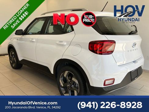 Used 2026 Hyundai Venue SEL FWD image 4