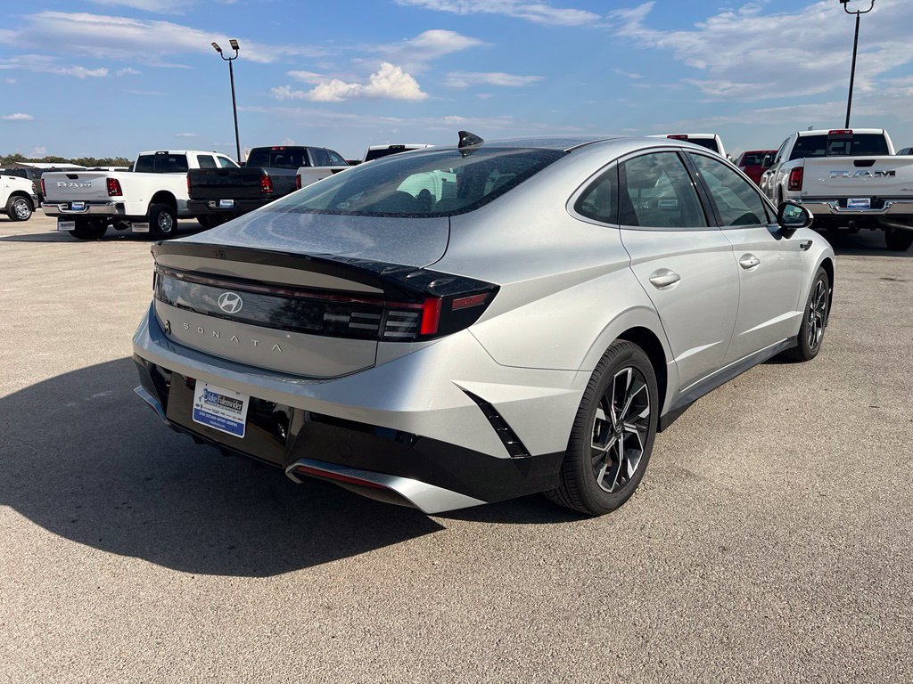Used 2025 Hyundai Sonata SEL FWD image 7