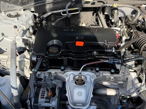 Used 2025 Honda HR-V Sport image 17