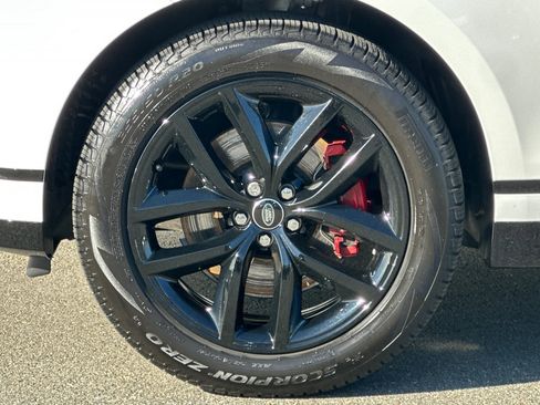 Certified 2025 Land Rover Range Rover Velar Dynamic SE image 33