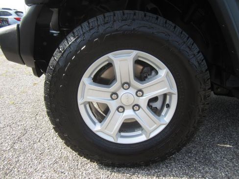 Used 2020 Jeep Wrangler Sport AWD/4WD image 31