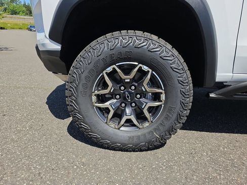 New 2026 Chevrolet Colorado ZR2 w/ Technology Package AWD/4WD image 38