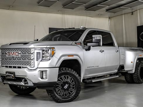 Used 2022 GMC Sierra 3500 Denali AWD/4WD image 5