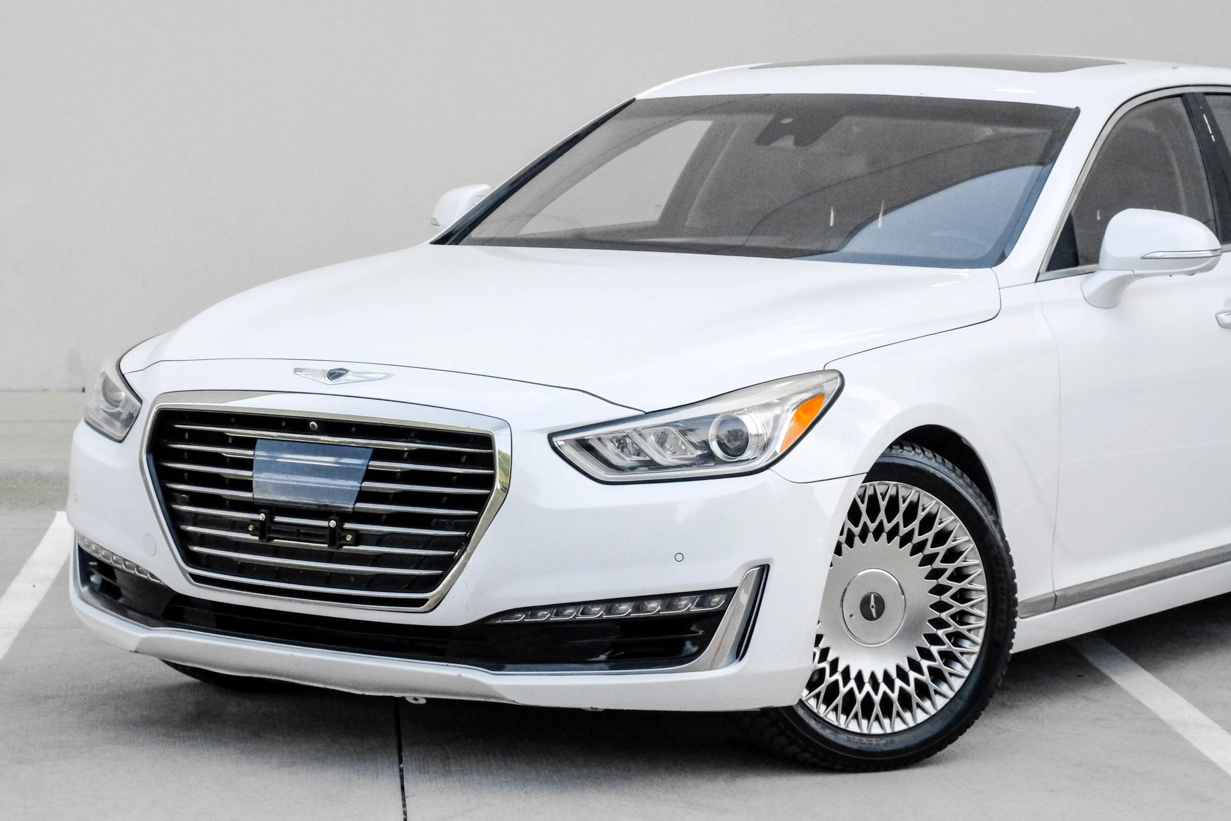 Used 2019 Genesis G90 5.0 Ultimate RWD image 8