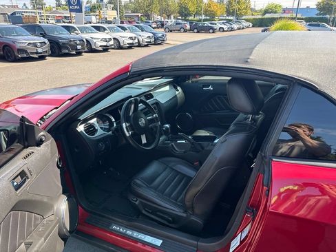 Used 2010 Ford Mustang Premium RWD image 12