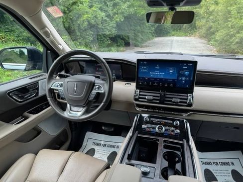 Used 2023 Lincoln Navigator Reserve AWD/4WD image 30