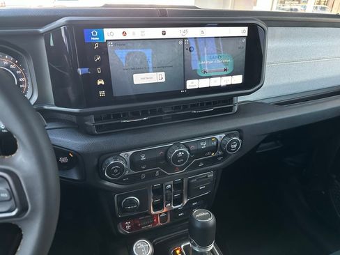 Used 2025 Jeep Gladiator Willys image 24