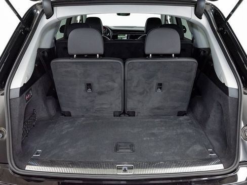 Used 2023 Audi Q7 2.0T Premium w/ Towing Package AWD/4WD image 31