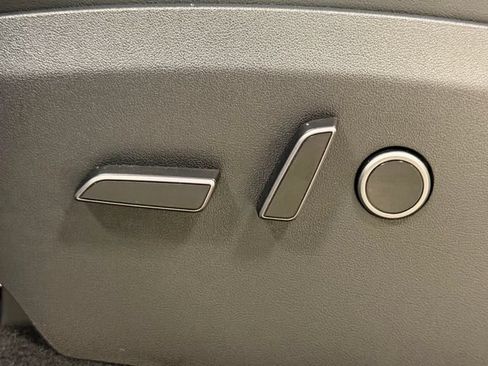 Used 2023 Tesla Model Y AWD image 19