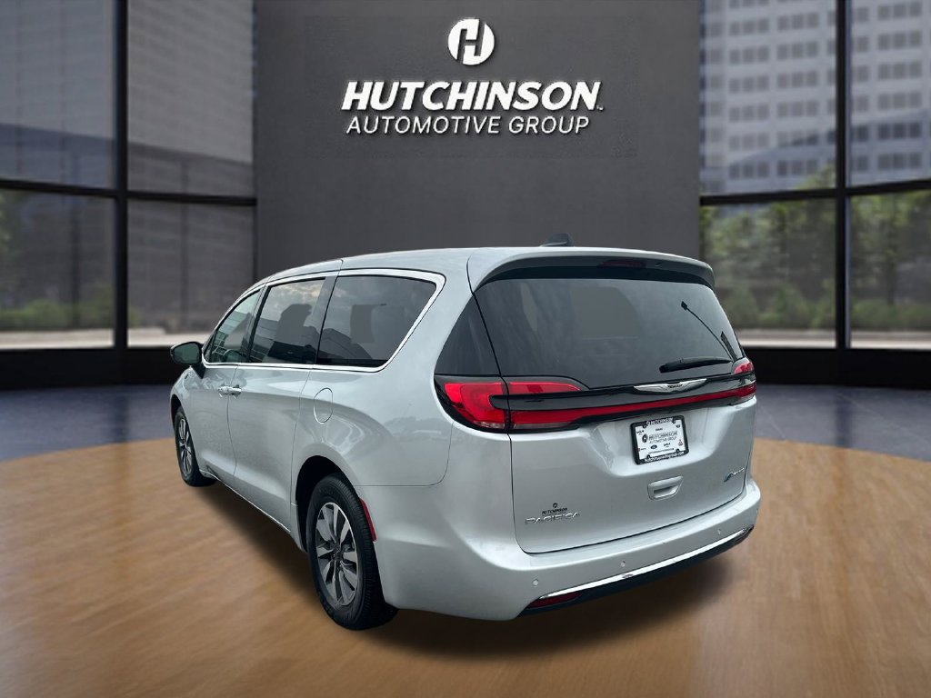 Used 2024 Chrysler Pacifica Limited FWD image 5