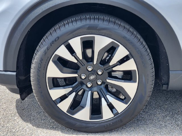 Used 2025 Ford Explorer Platinum w/ LUX Leather Package AWD/4WD image 8
