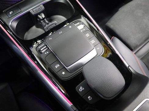 Used 2021 Mercedes-Benz GLA 35 AMG 4MATIC image 31