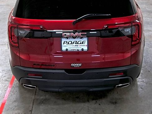 Used 2023 GMC Acadia SLE w/ Driver Convenience Package image 11