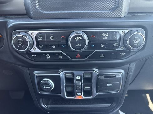 Used 2021 Jeep Wrangler Unlimited Sport image 23