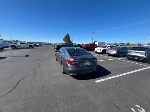Used 2018 Honda Accord Touring image 7