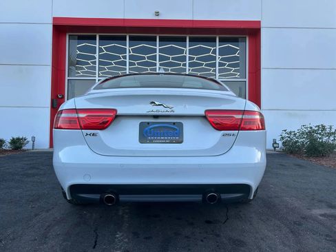 Used 2017 Jaguar XE Premium image 5