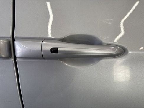 Used 2024 Chrysler Pacifica Touring-L image 21