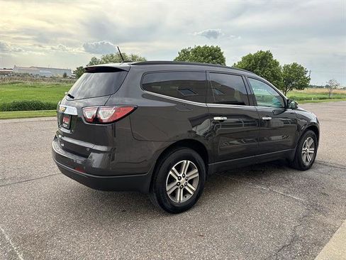 Used 2017 Chevrolet Traverse LT AWD/4WD image 4