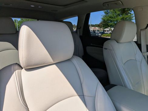 Used 2025 Buick Enclave Preferred FWD image 20