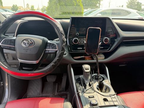 Used 2025 Toyota Highlander XSE AWD/4WD image 13