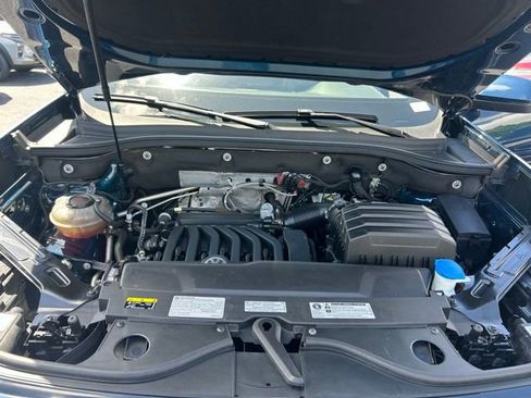 Used 2020 Volkswagen Atlas Cross Sport SE w/ Panoramic Sunroof Package image 11