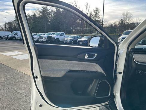 Used 2022 Jeep Compass Latitude image 23