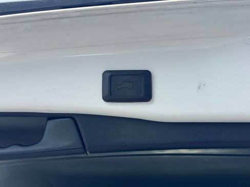 Used 2019 Toyota RAV4 XLE Premium FWD image 10