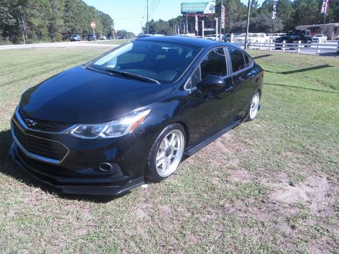 Used 2018 Chevrolet Cruze LS image 2