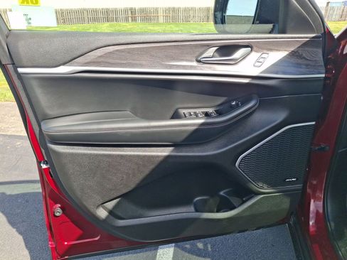 Used 2022 Jeep Grand Cherokee L Limited w/ Luxury Tech Group II image 18