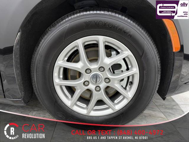 Used 2024 Chrysler Pacifica Touring-L FWD image 12