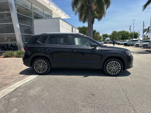 New 2026 Volkswagen Taos SE FWD image 6