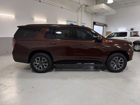Used 2023 Chevrolet Tahoe Z71 w/ Luxury Package AWD/4WD image 10