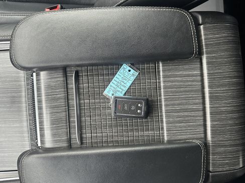 Used 2024 Jeep Wagoneer Series II w/ Flexible Seating Group image 23