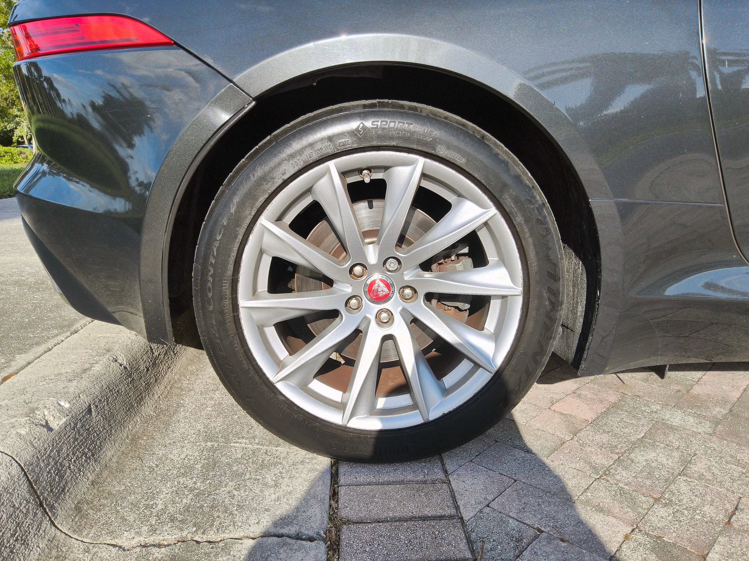 Used 2016 Jaguar F-TYPE Coupe RWD image 39