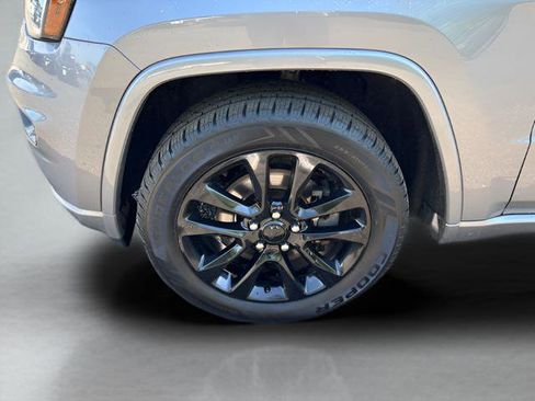 Used 2021 Jeep Grand Cherokee Laredo X AWD/4WD image 22