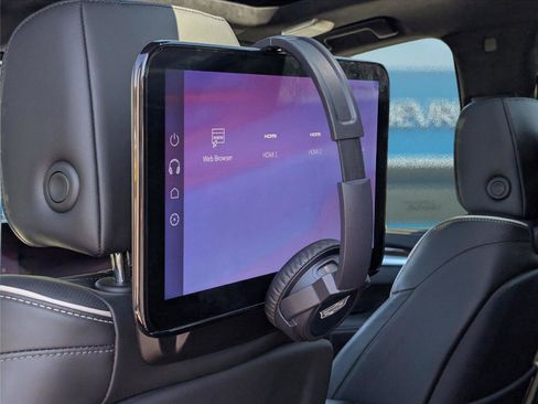 Used 2025 Cadillac Escalade Sport Platinum w/ LPO, ONYX Package AWD/4WD image 15
