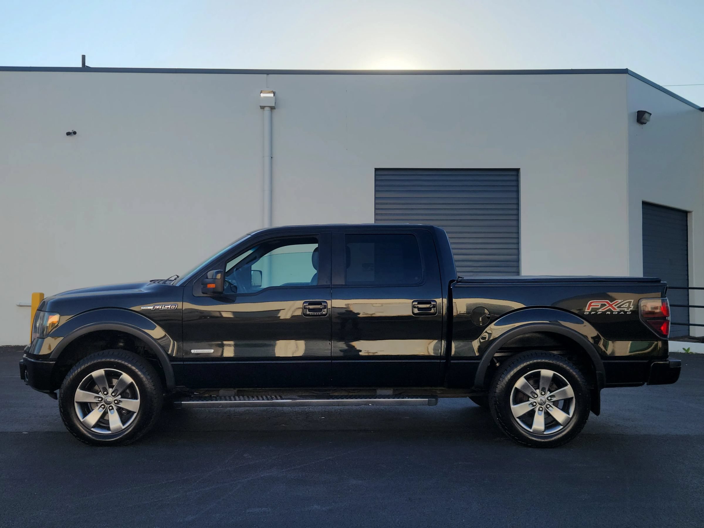 Used 2014 Ford F150 FX4 w/ Equipment Group 402A Luxury AWD/4WD image 2
