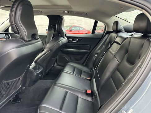 Used 2022 Volvo S60 B5 Inscription image 12