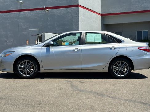Used 2017 Toyota Camry SE FWD image 9
