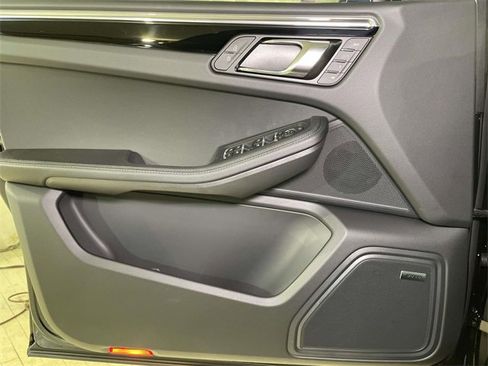 New 2026 Porsche Macan image 35