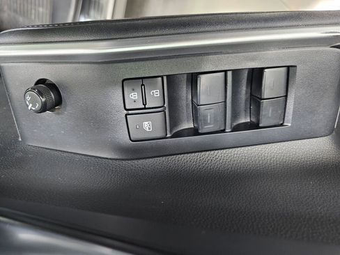 Used 2023 Toyota Highlander XLE image 25