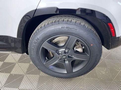 Used 2023 Land Rover Defender 110 X-Dynamic SE AWD/4WD image 21