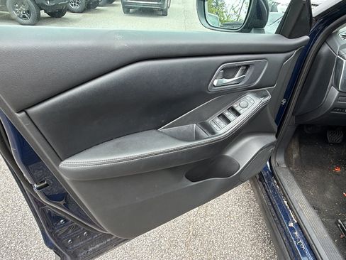 Used 2024 Nissan Rogue SV AWD/4WD image 14