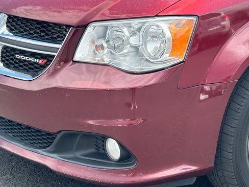 Used 2019 Dodge Grand Caravan SXT FWD image 12